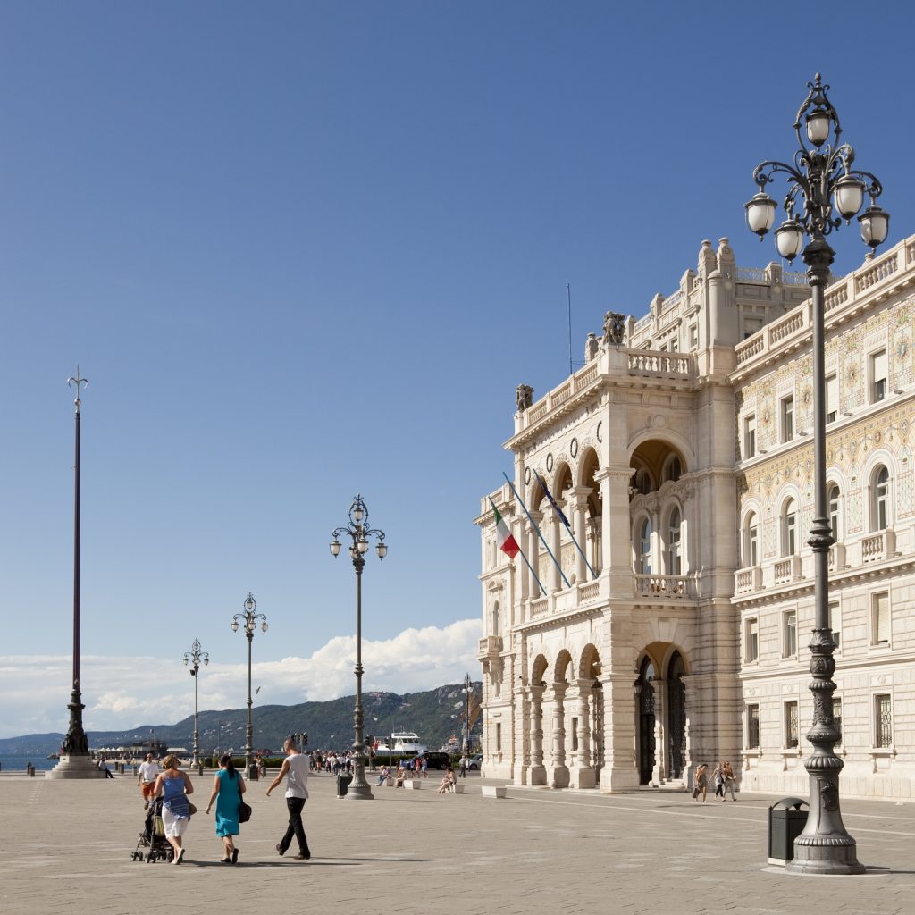 A picture of huge "Piazza dell' Unita" in Triest. Book a guided tour to Triest at www.krug-travel.com.