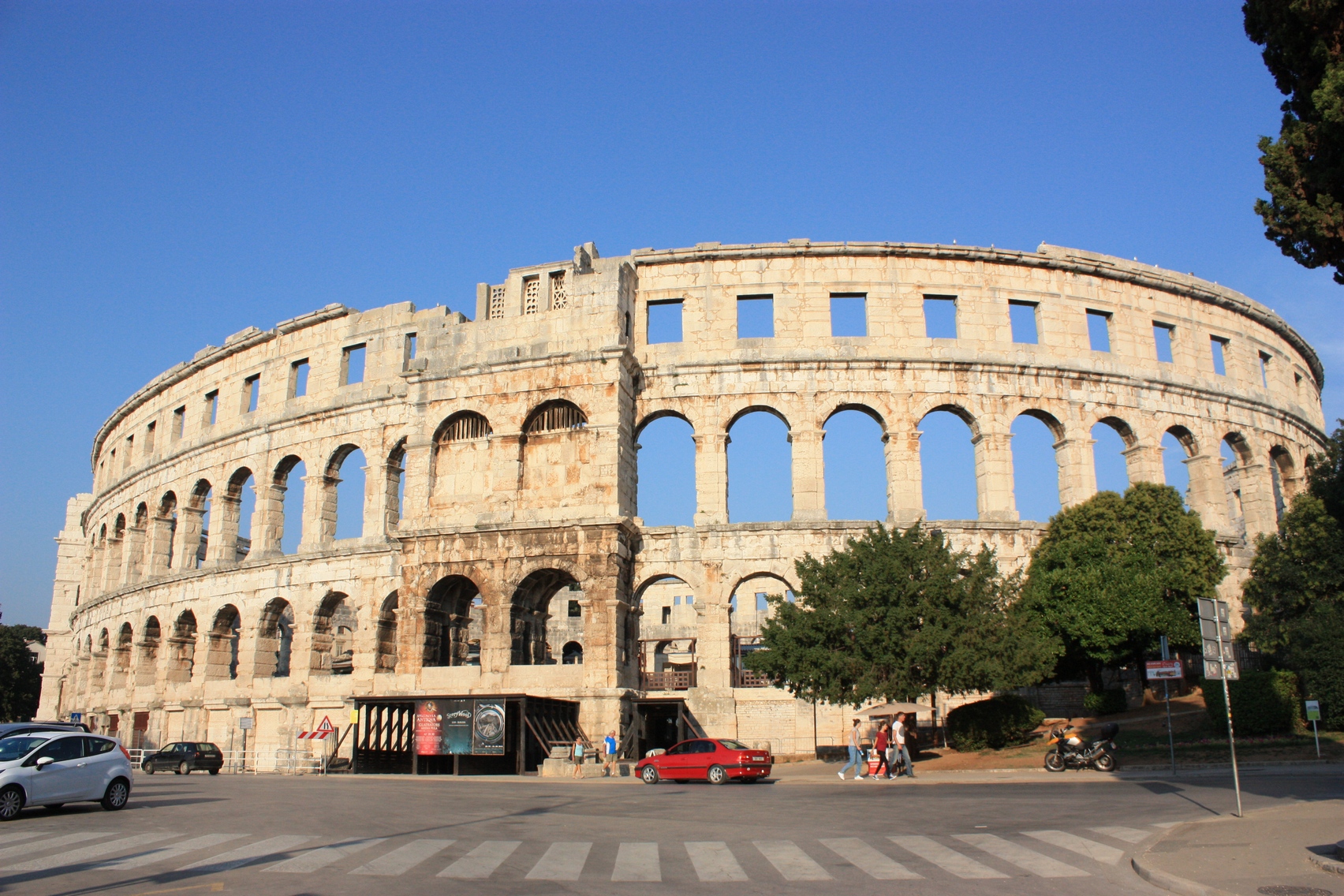 Hier sieht man ein Bild vom Amphitheater in Pula.